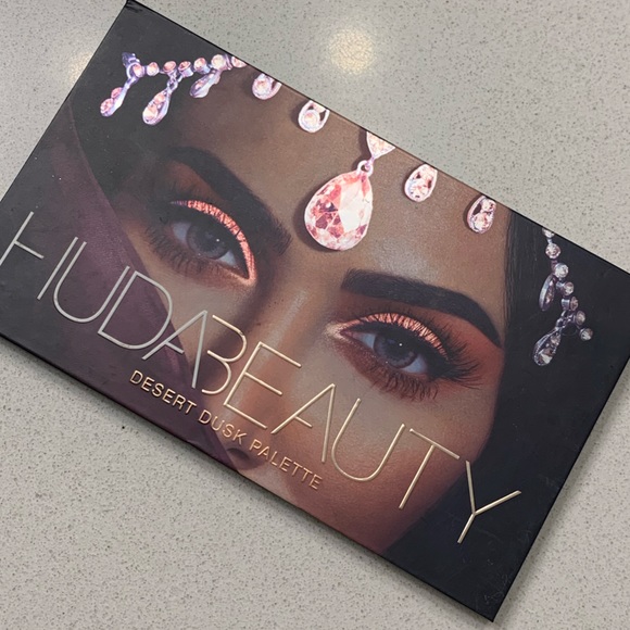 Huda Beauty desert dusk eyeshadow palette - Picture 2 of 3
